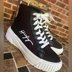 New TOMMY HILFIGER Women's Lukas High Top Lace-Up Sneakers Black Boots Size 8.5